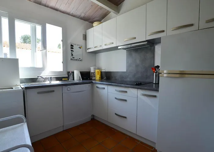 3 Pieces Avec Wi-fi Et Parking, Proche - La Palmyre - Fr-1-705-59 * Les Mathes