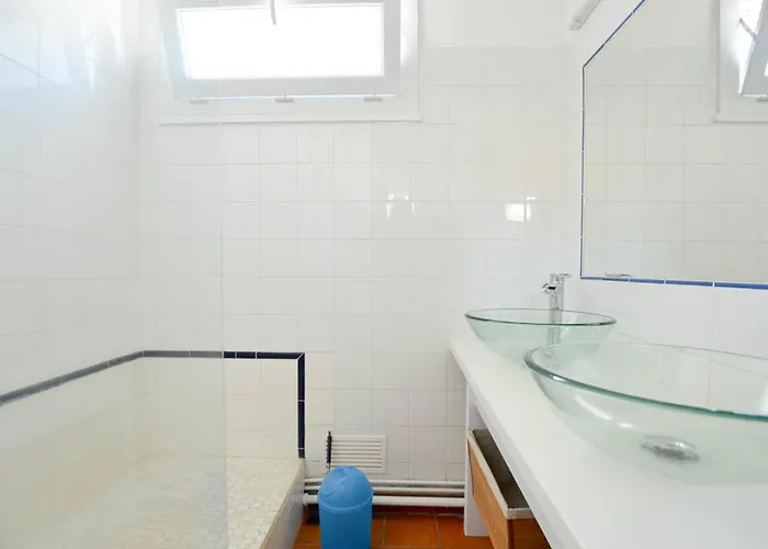 3 Pieces Avec Wi-fi Et Parking, Proche - La Palmyre - Fr-1-705-59 *